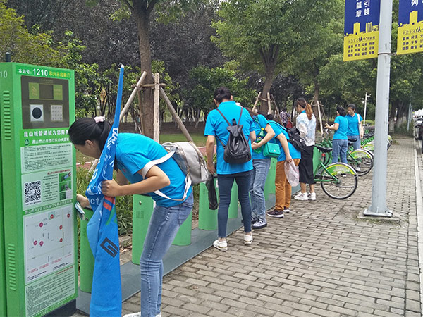 免费的十八款禁用APP金屬團隊擦（cā）洗小綠車樁